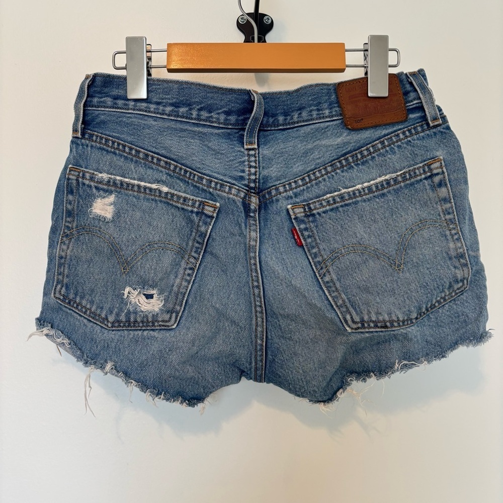 Levi’s 501 | 26 | Distressed Denim Cutoff Shorts High Rise Frayed Hem Light Wash - Picture 2 of 6